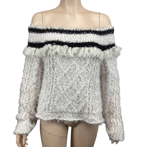 Anthropologie Amadi‎ Fringe Off the Shoulder Sweater size Medium Sooo SOFT!! - Picture 1 of 11